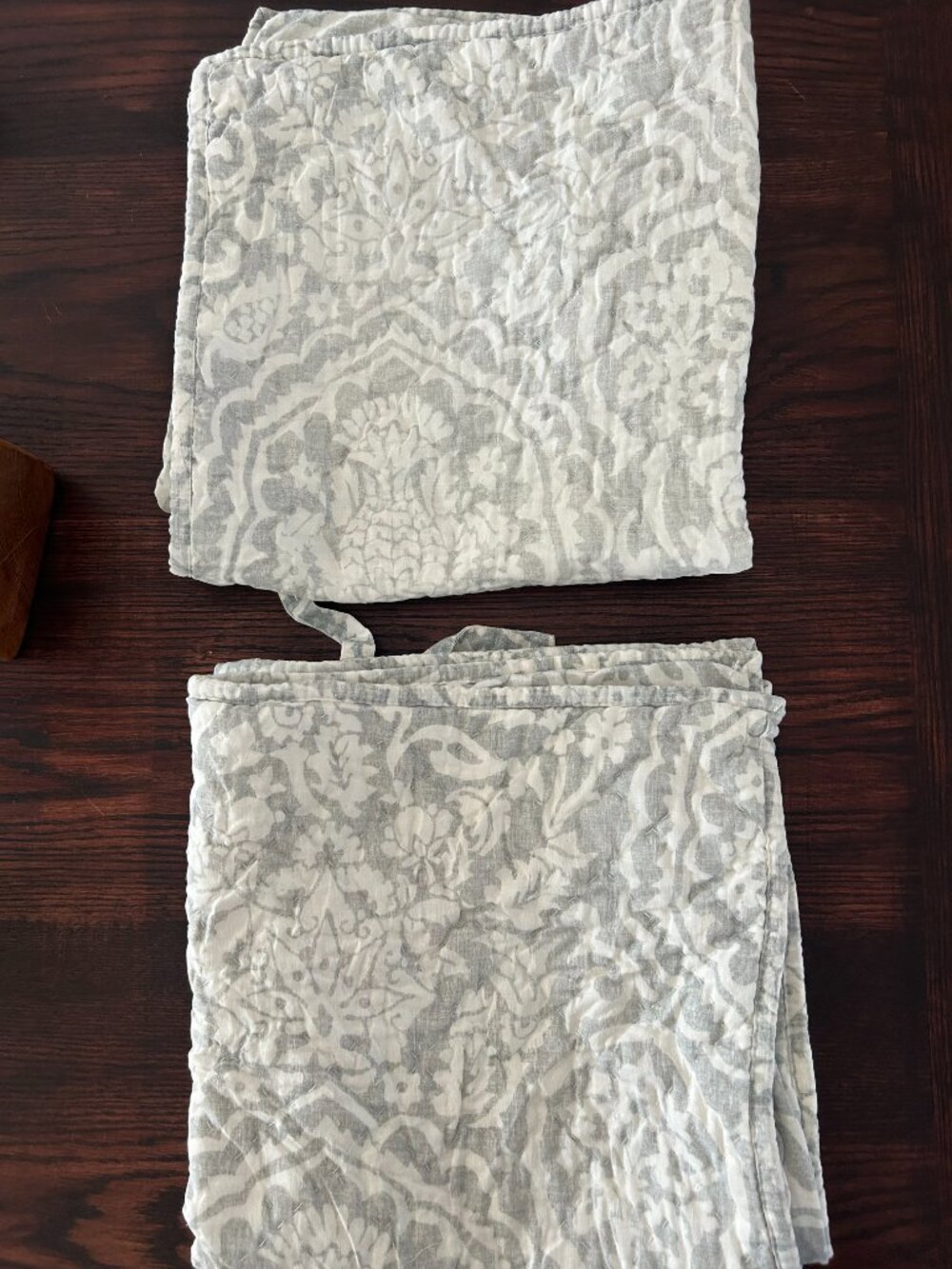 Pottery Barn Linen Blend Quilted Luciana Medallion Damask Euro Shams (2) 26 X 26
